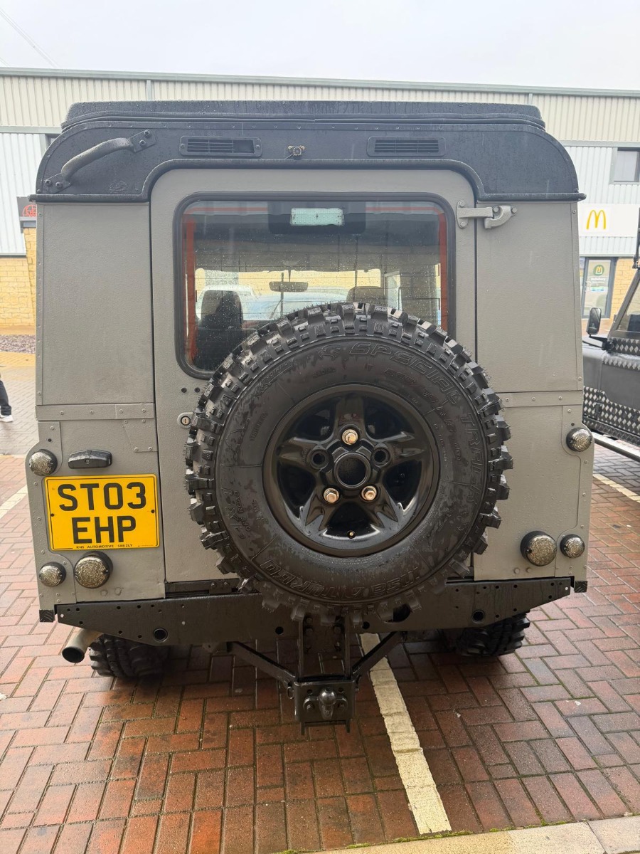 2003 Land Rover Defender 110 Image 3